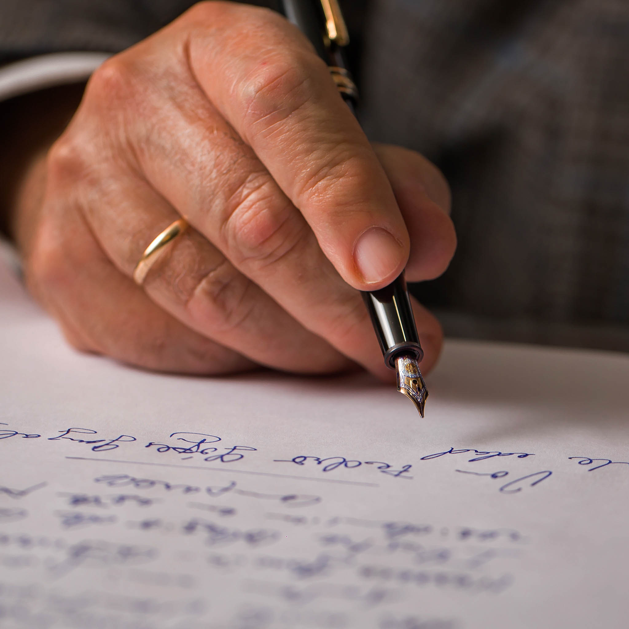 Notario y pluma